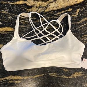 Lululemon NWT free to be wild bra size 10